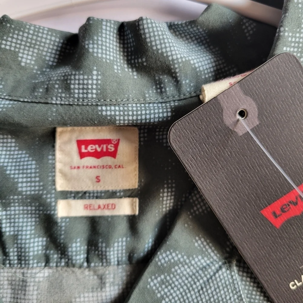 Levi's Short Sleeve Classic Camper Floral Shirt.